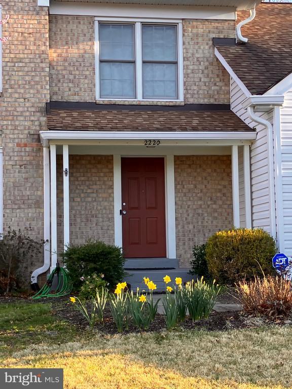 Building Photo - 2220 Blue Valley Dr