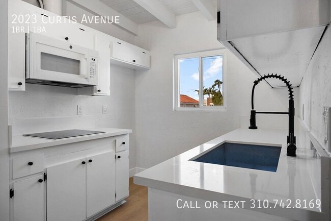 Photo - 2023 Curtis Ave Apartment