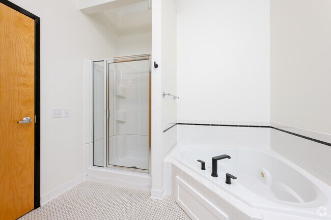 1 dormitorio, 1 baño - 1700 pies cuadrados - Baño - Cascade District Lofts