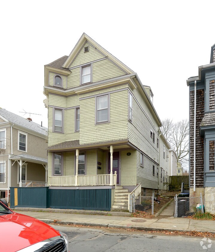 Primary Photo - 393 Pleasant St