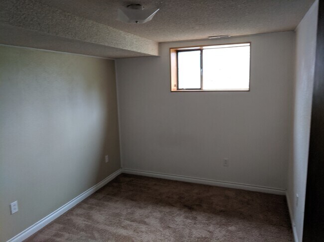 Building Photo - 3303 Wave Dr