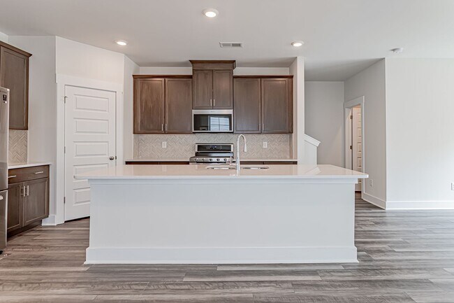 Building Photo - END UNIT! Townhome Off of Butler Rd