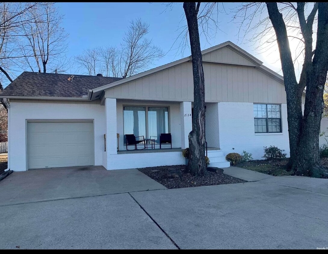 Primary Photo - 2134 Garland Ave
