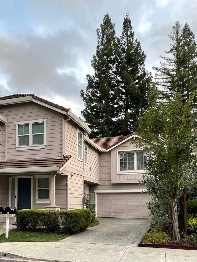 Foto principal - 320 Parnell Ct