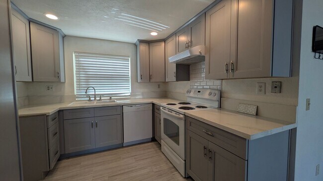 Foto del edificio - Cute two bedroom condo