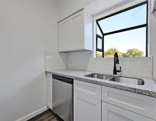 Building Photo - 9508 Kempler Dr