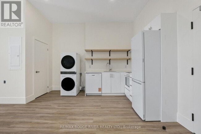 Building Photo - 29 A King St W