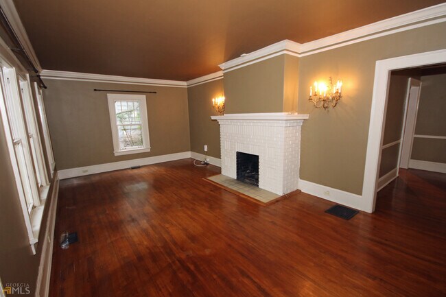 Building Photo - 997 McLynn Ave NE