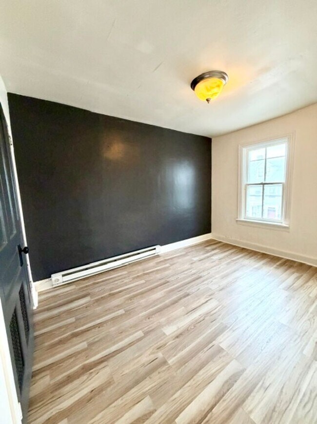 Foto del edificio - 1 Bedroom, Coin Laundry, Parking-York City SD