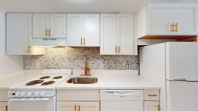Building Photo - 479 Beacon St
