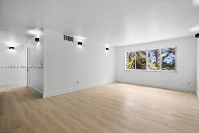 Foto del edificio - 14820 Naranja Lakes Blvd