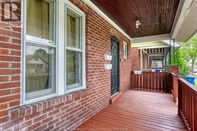 Building Photo - 1453 Marentette Ave