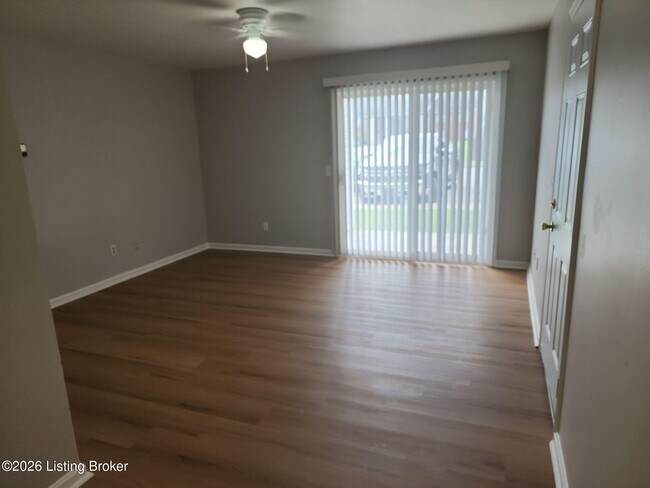 Foto del edificio - 4101 Blue Lick Ct