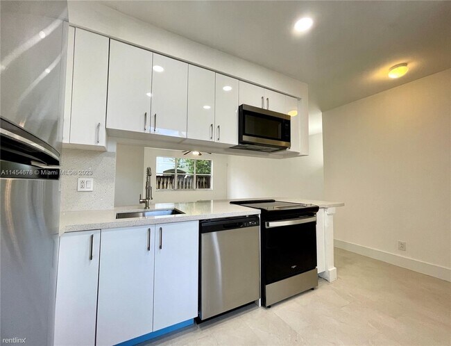 Building Photo - 3 br, 2 bath House - 21250 NE 8th Pl Apt 3 1