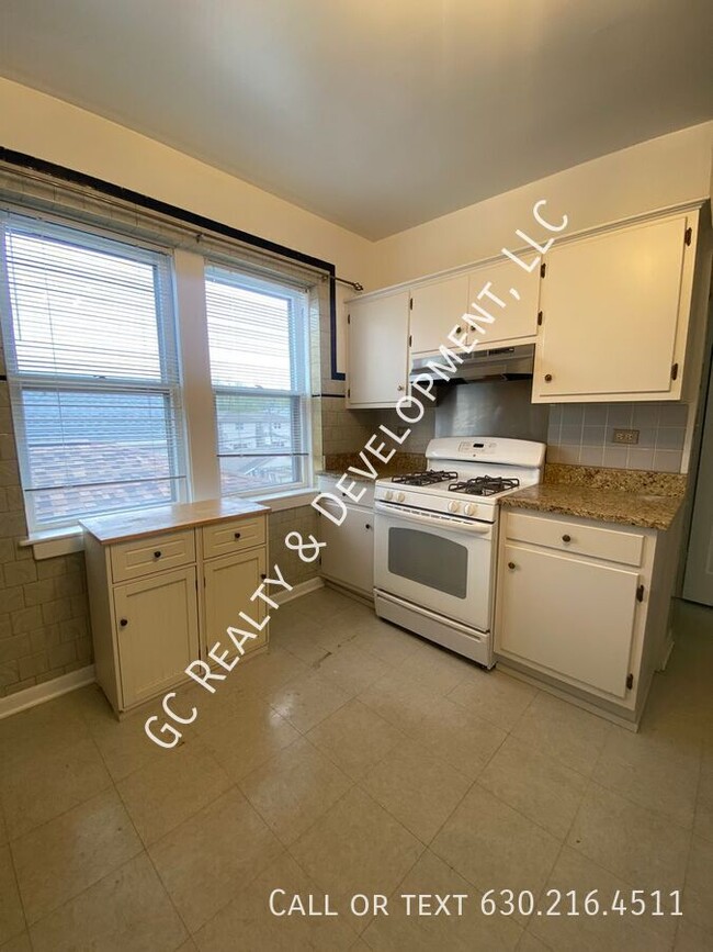 Building Photo - 4626 N Kenneth Ave