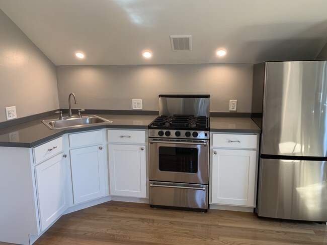 clean view of kitchen - 7151 Atheling Way