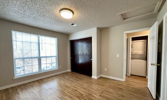 Foto del edificio - 4460 S Pitkin St