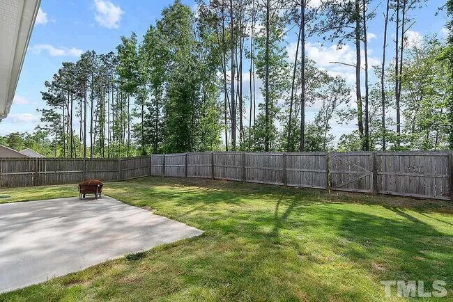 Building Photo - 908 Little John Ln