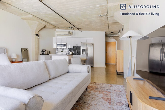 Building Photo - 1617 Cosmo St