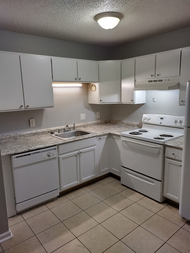Foto del edificio - Adorable Two Bedroom Home in Convenient Lo...
