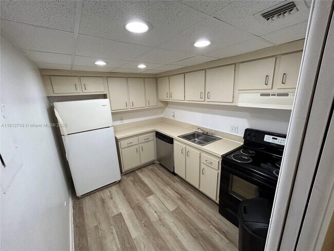 Foto del edificio - 4222 Inverrary Blvd