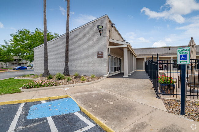 Leasing Office Exterior - The Bay Club