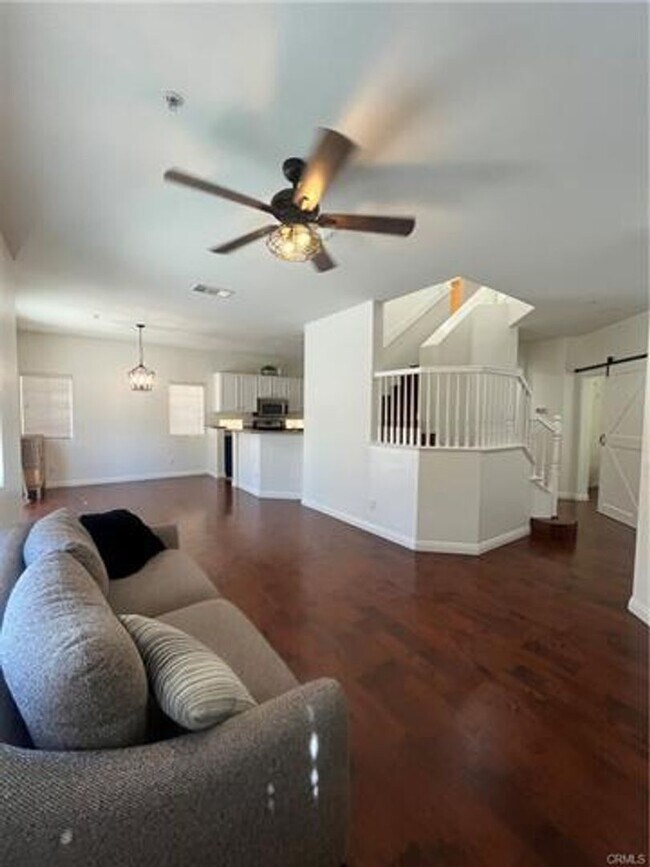 Building Photo - Beautifully designed townhome