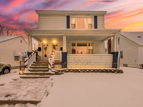 Building Photo - 2825 Queen St