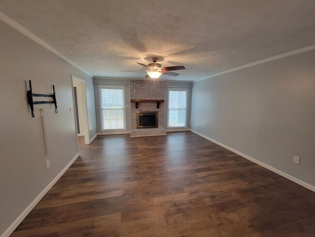 Building Photo - Fully upgraded 3 bedroom 2 bath home in Ma...