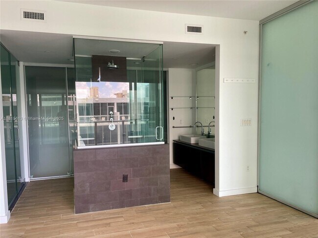 Foto del edificio - 1040 Biscayne Blvd