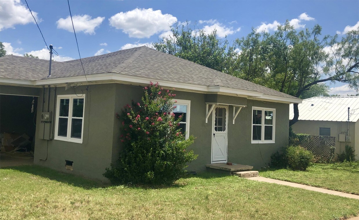 1010 Crane St, Sweetwater, TX 79556 Townhome Rentals in Sweetwater TX