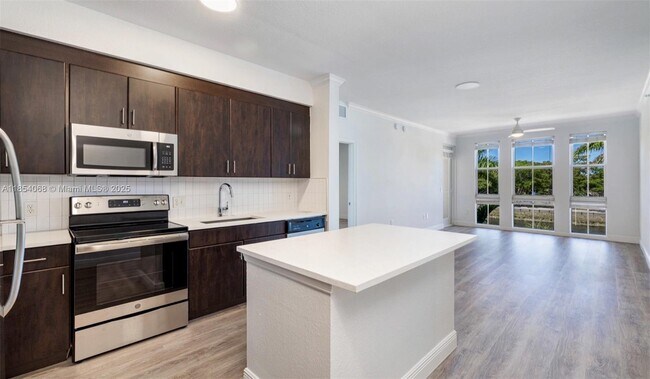 Foto del edificio - 10170 SW 7th St