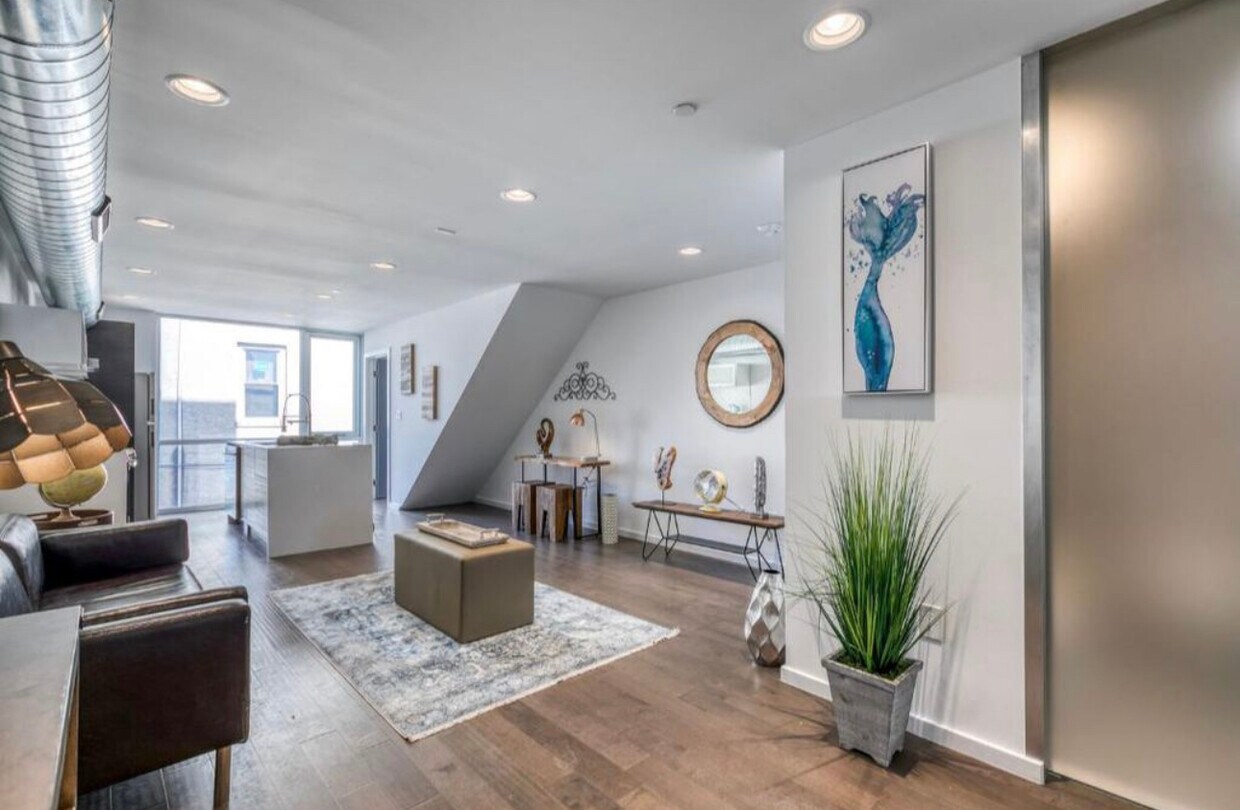 Foto principal - 641 W Oxford St