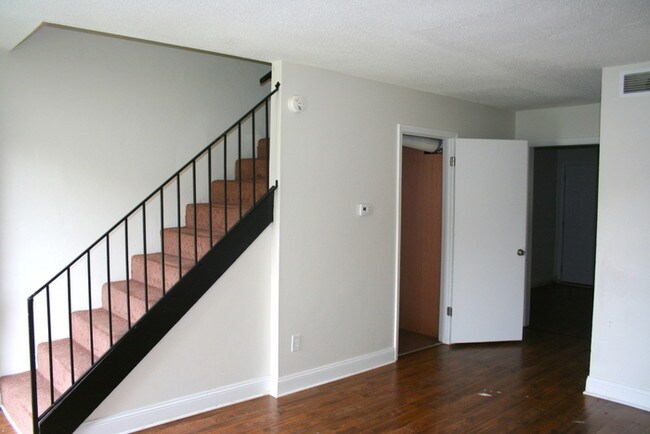 Building Photo - 115 Ivey Rd