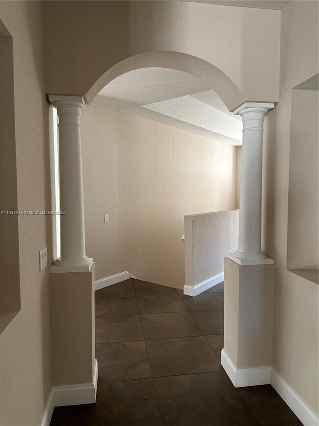 Building Photo - 2810 Center Ct Dr