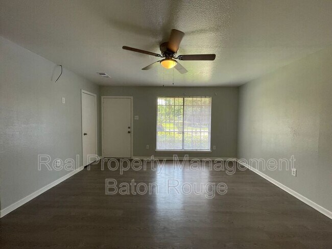Building Photo - 6422 Blue Grass Dr