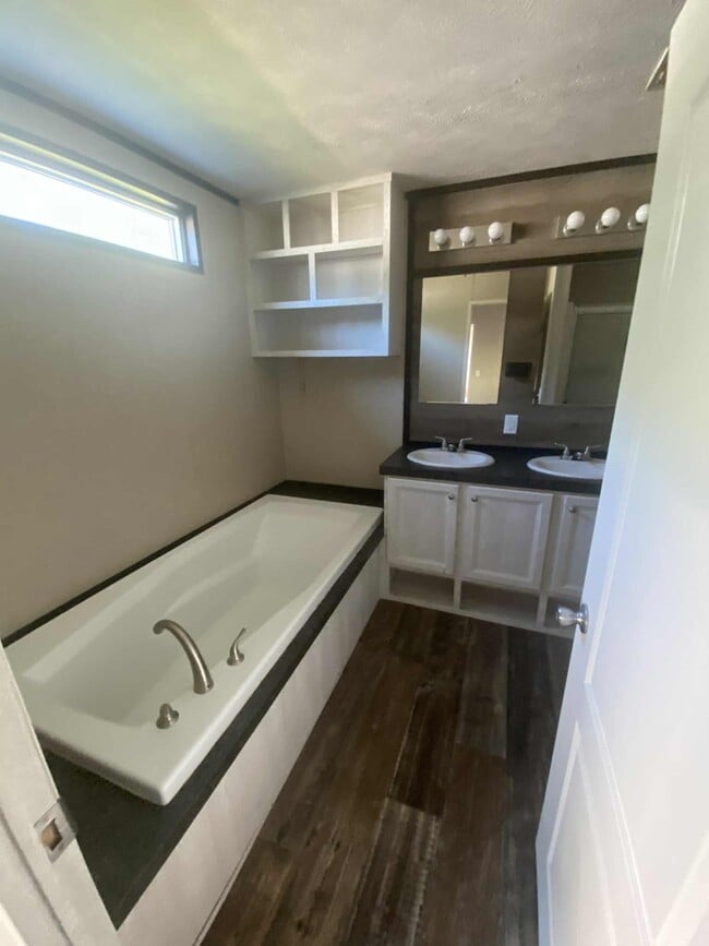 Building Photo - 6735 US-90