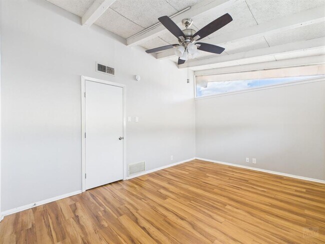 Foto del edificio - 2404 Longview St