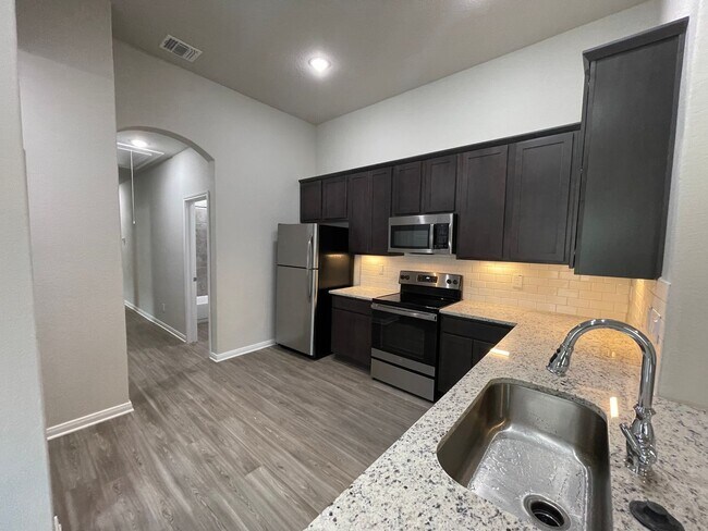 Foto del edificio - 609-611 Grayson Ln