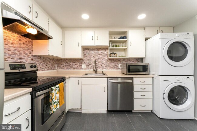 Building Photo - 6301 Stevenson Ave