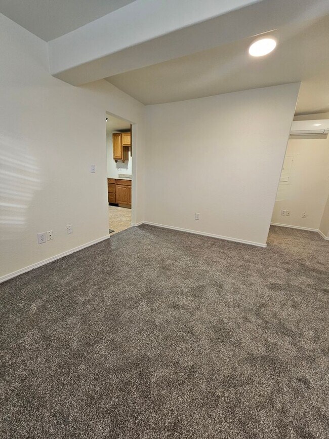 Foto del edificio - 1 bedroom, 1 bath- Duplex top unit