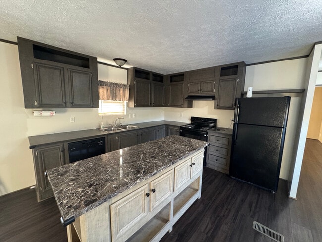 Building Photo - 1926 Wilsonville Rd