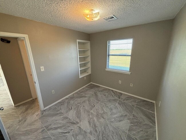 Building Photo - 9356 S 430 Rd