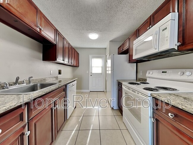 Building Photo - 681 W Rosewood Ln