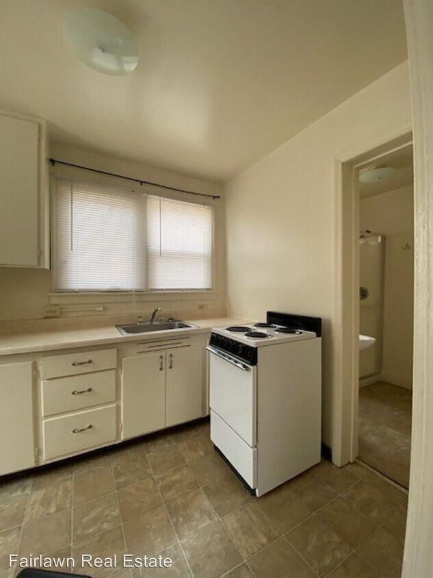Foto principal - Studio, 1 bath Apartment - 1512 W. Healey St.