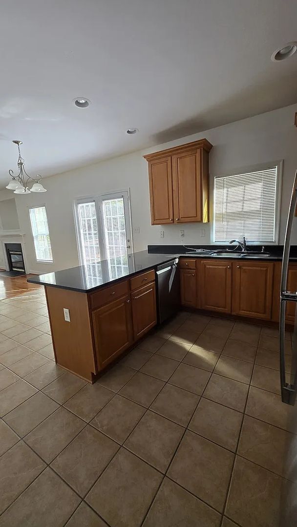 Foto del edificio - 5591 Scotsview Dr