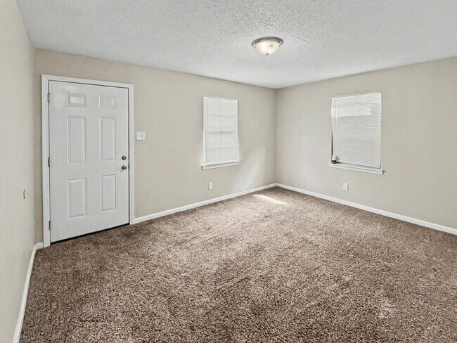 Foto del edificio - 4551 Sunny View Dr