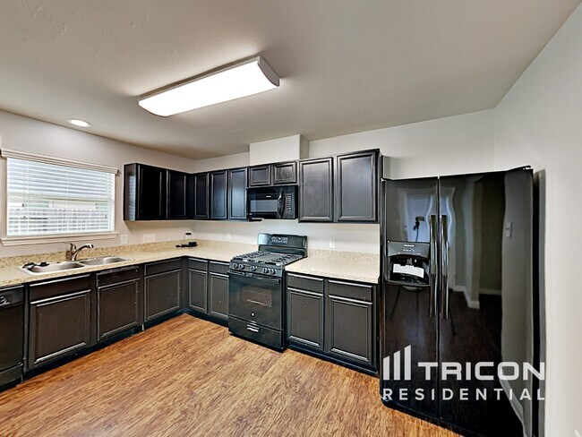 Foto del edificio - 21507 Palma Grove Way