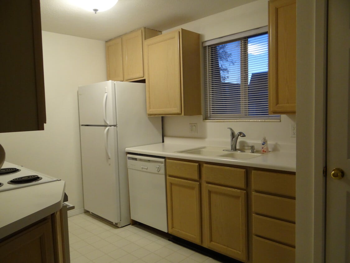 Primary Photo - Charming Condo in Meadowbrook Village w 1 ...