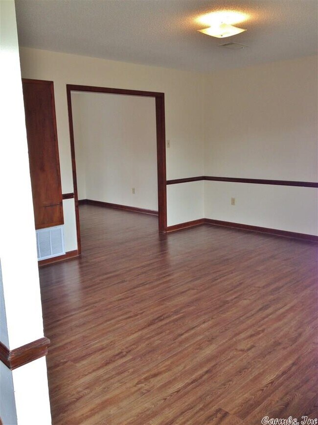 Building Photo - 123 Kell Dr